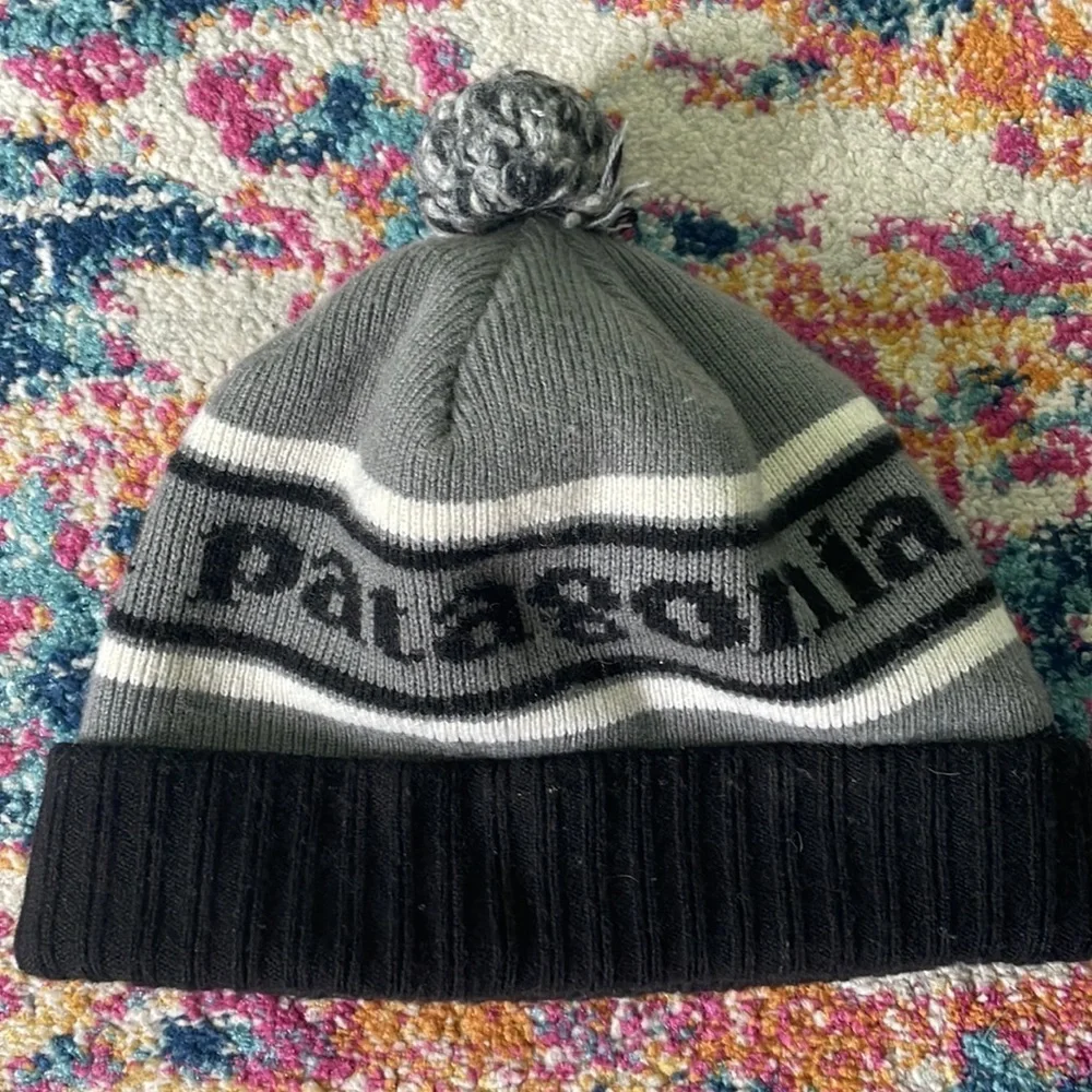 Patagonia black and gray beanie